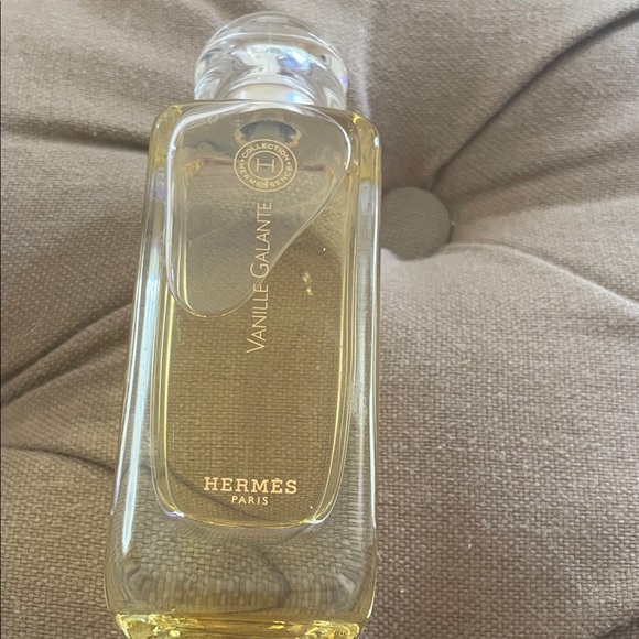 Hermès Vanille Galante Fragrance with Yellow Tint - Picture 1 of 5